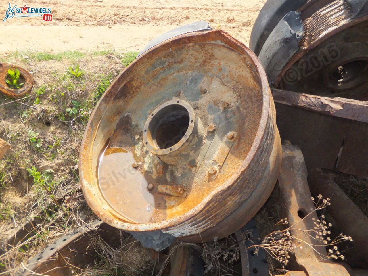 Damaged_T-34_0063.jpg