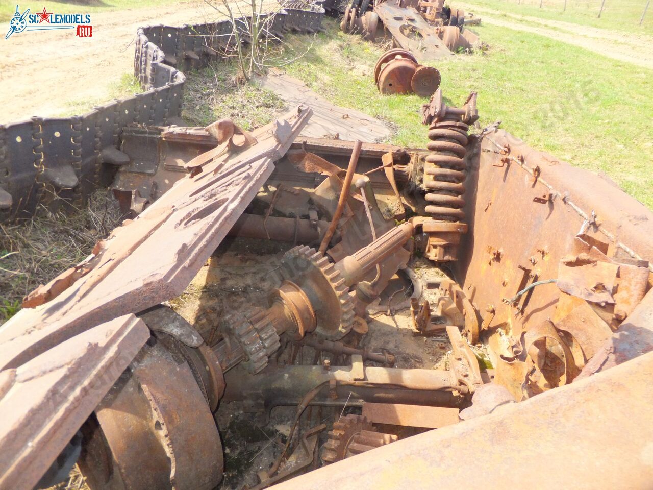 Damaged_T-34_0065.jpg