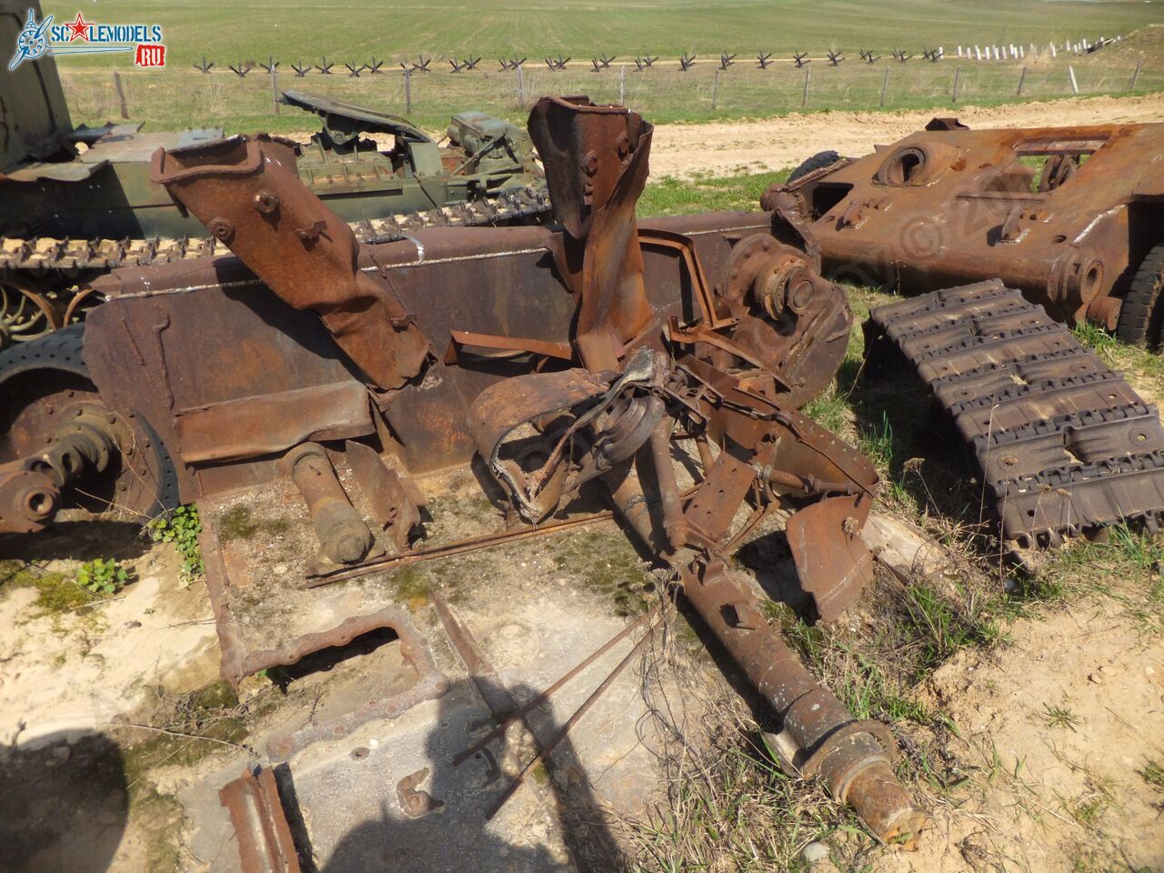 Damaged_T-34_0070.jpg