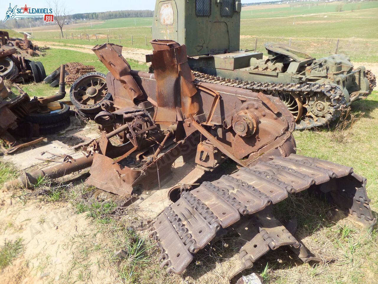 Damaged_T-34_0074.jpg