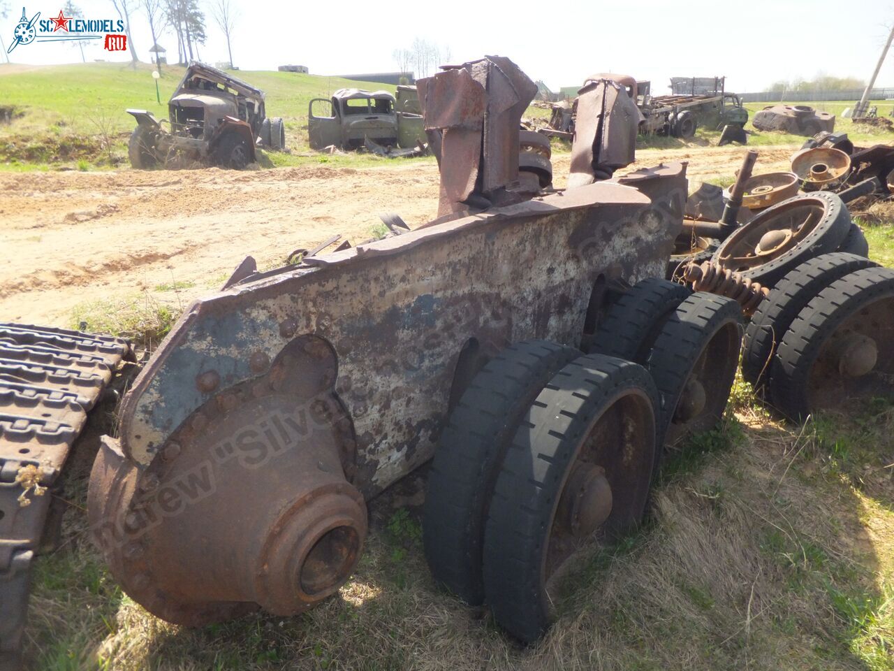 Damaged_T-34_0075.jpg