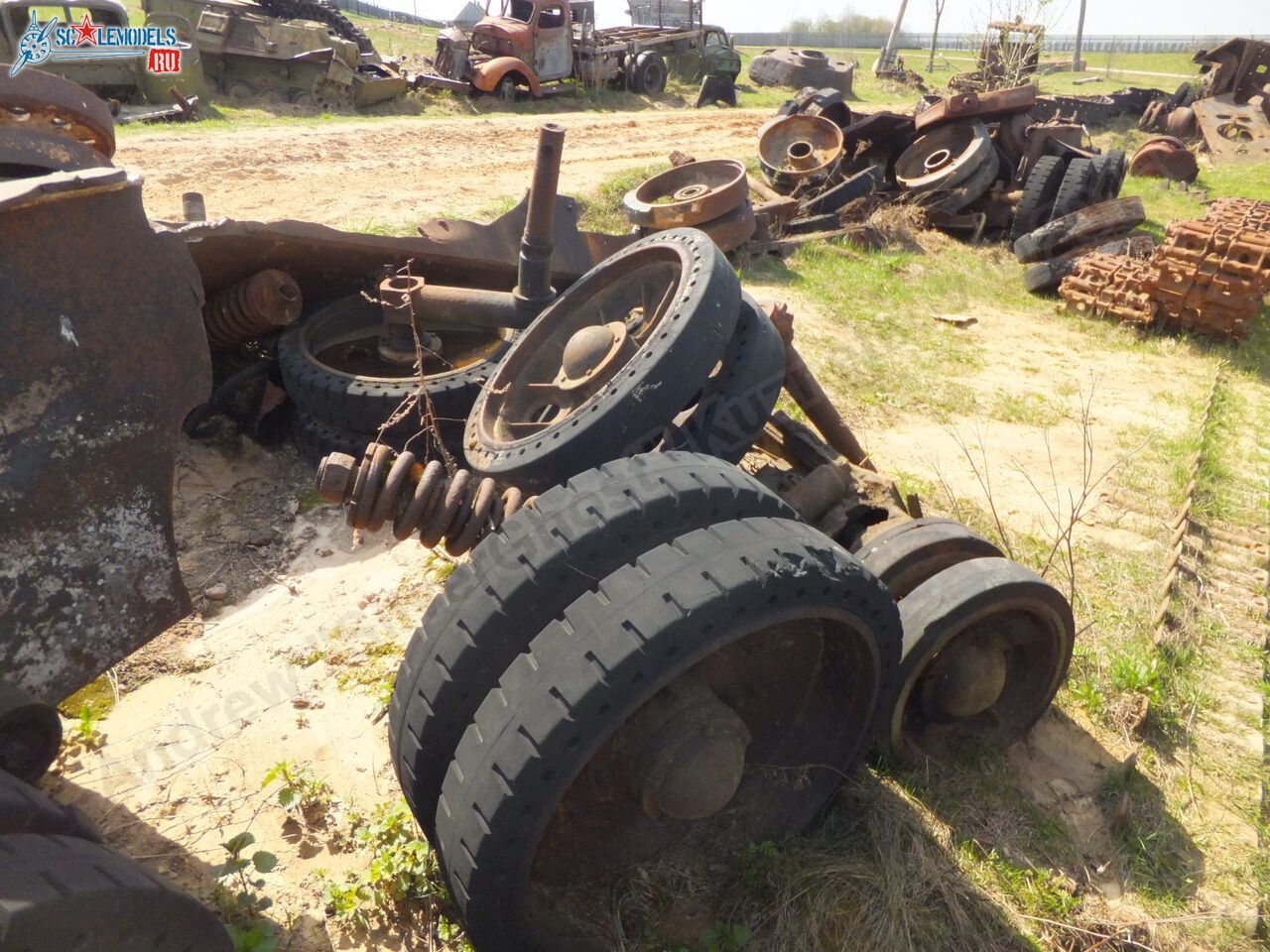 Damaged_T-34_0077.jpg