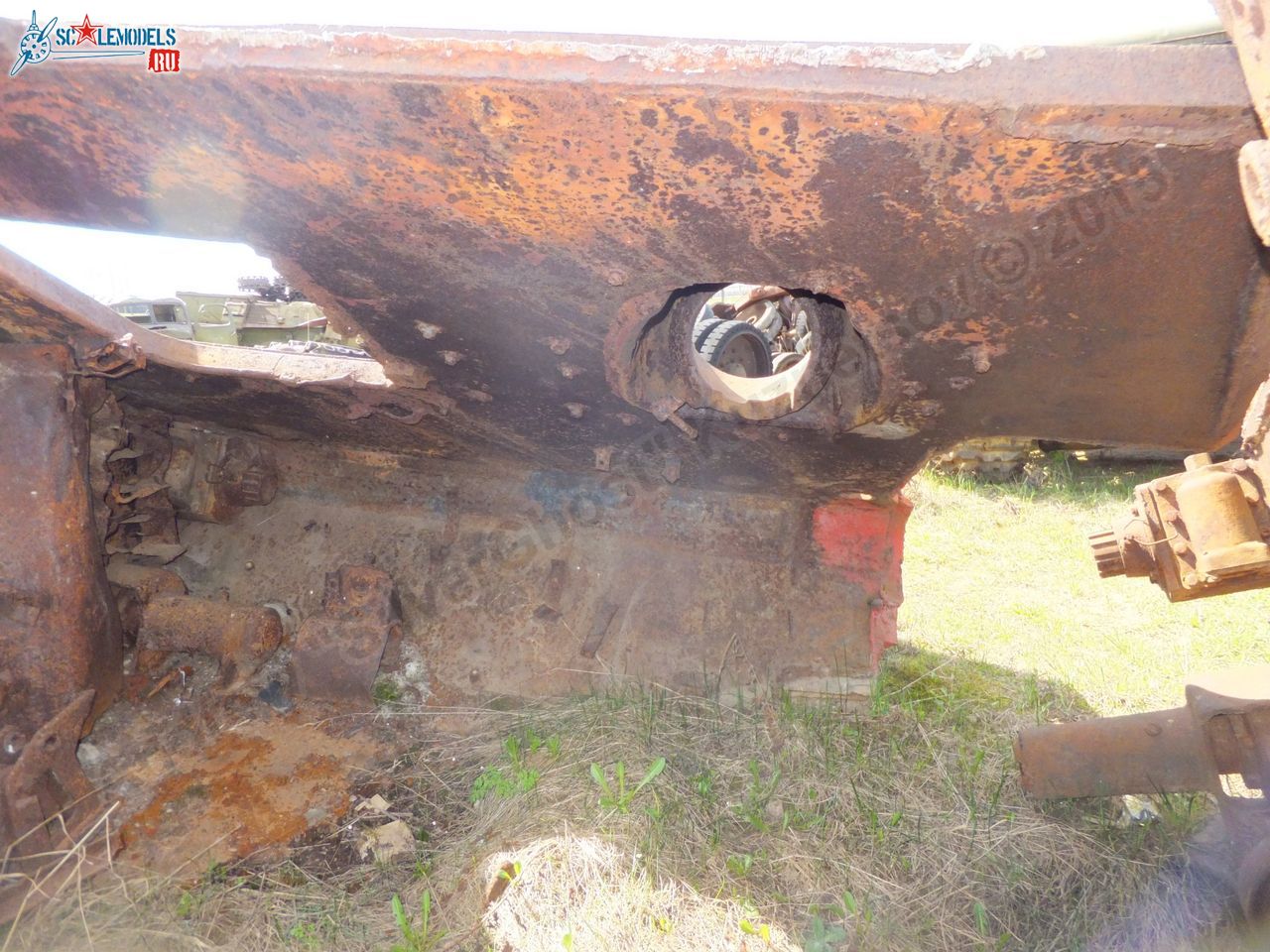 Damaged_T-34_0084.jpg