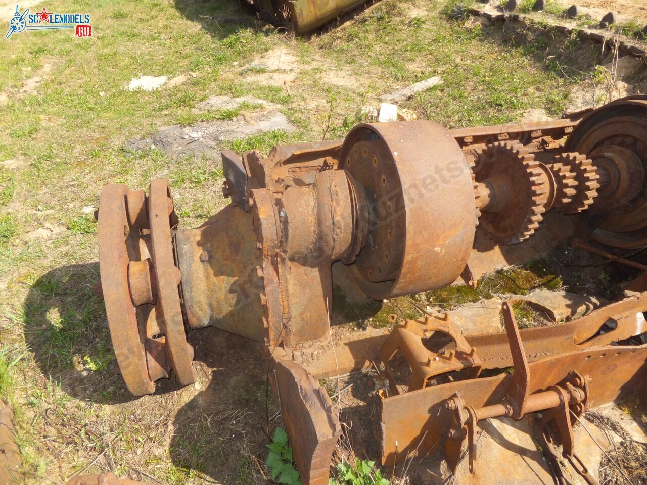 Damaged_T-34_0087.jpg