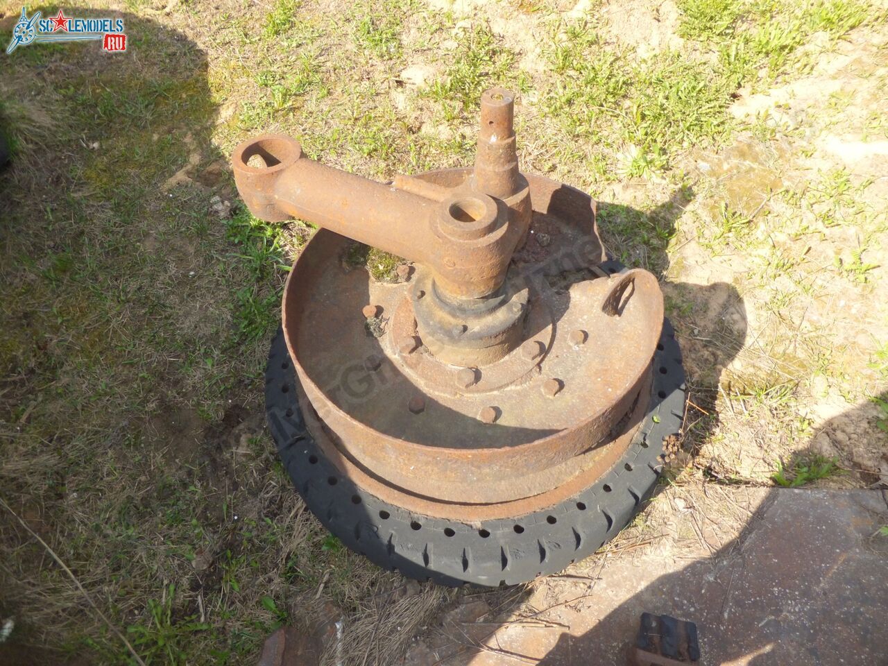Damaged_T-34_0088.jpg