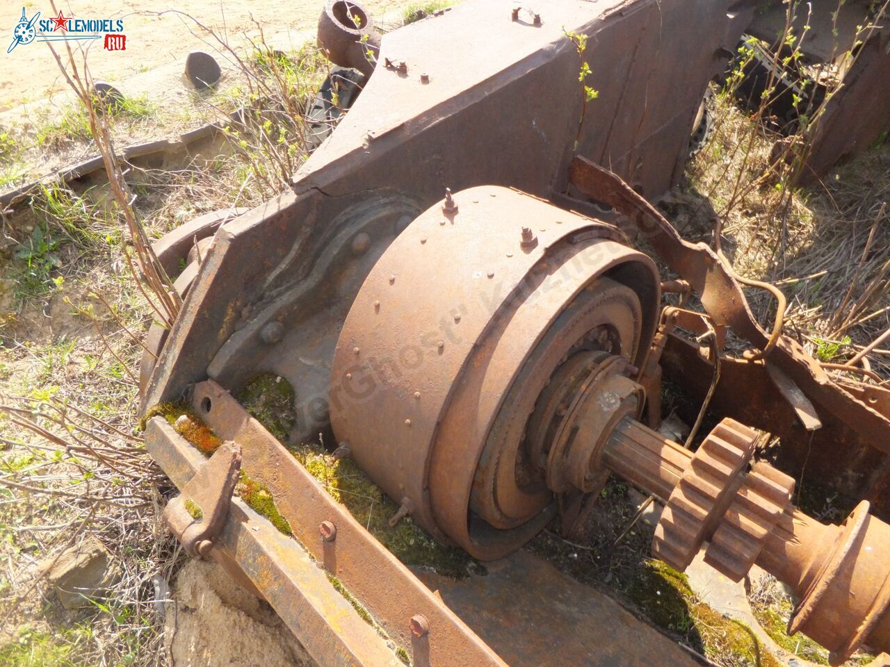 Damaged_T-34_0092.jpg