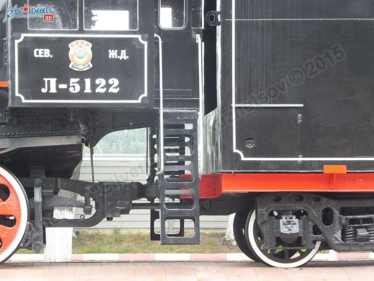 L-5122_locomotive_0031.jpg