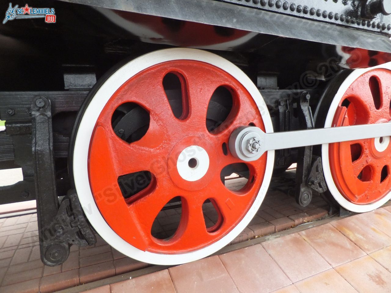 L-5122_locomotive_0115.jpg