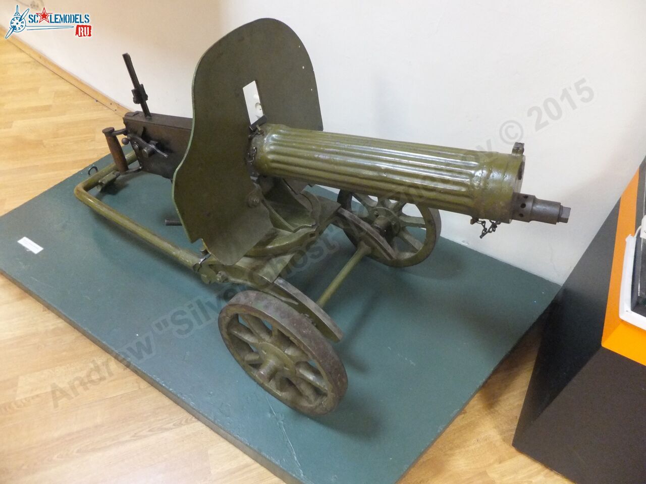 Maxim_machine_gun_0000.jpg
