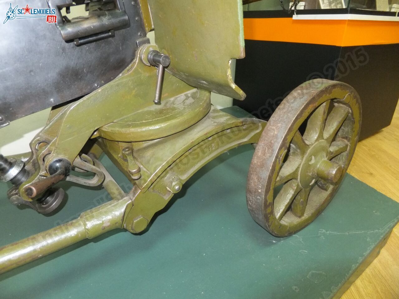 Maxim_machine_gun_0004.jpg