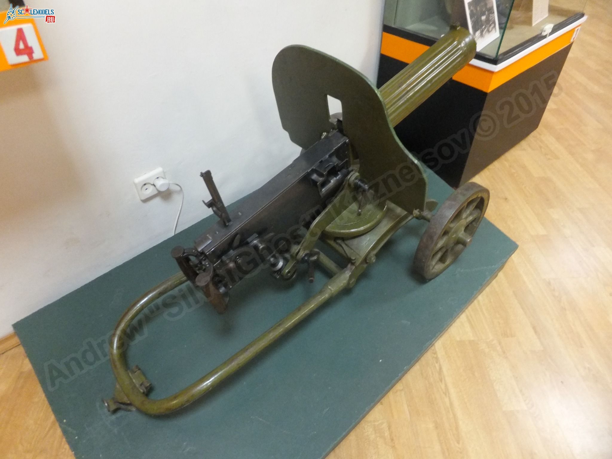 Maxim_machine_gun_0002.jpg