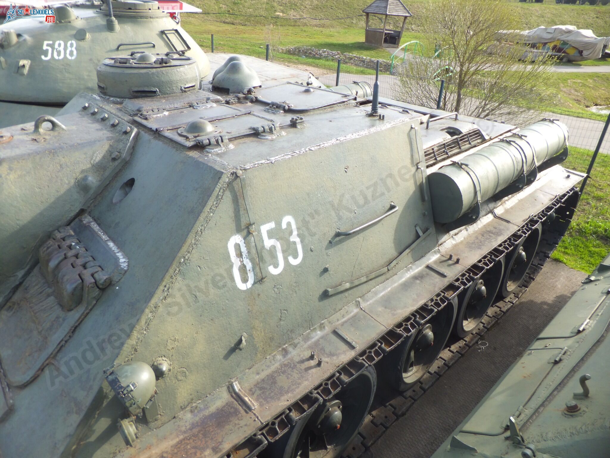 Su-100_0016.jpg