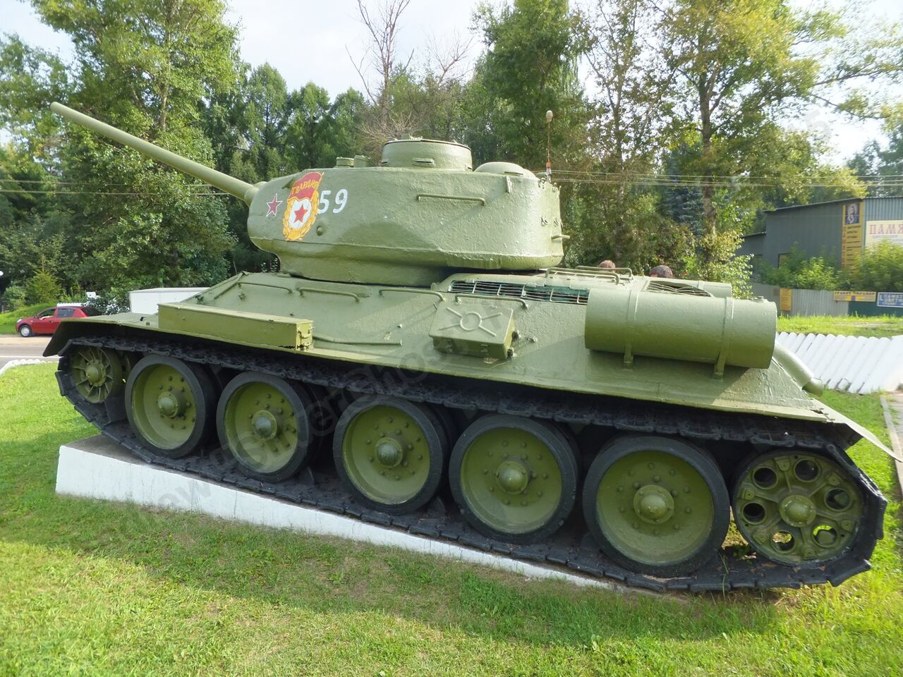 T-34-85_Dmitrov_0004.jpg