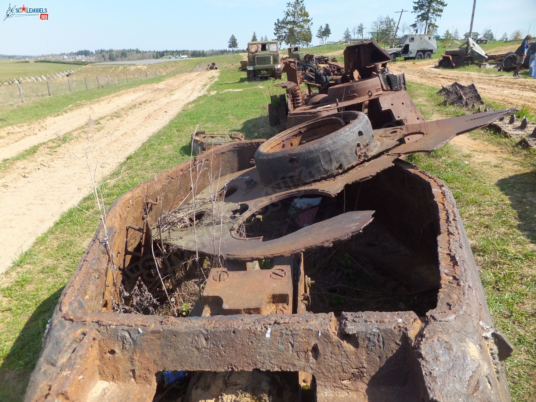 Damaged_T-34_0006.jpg