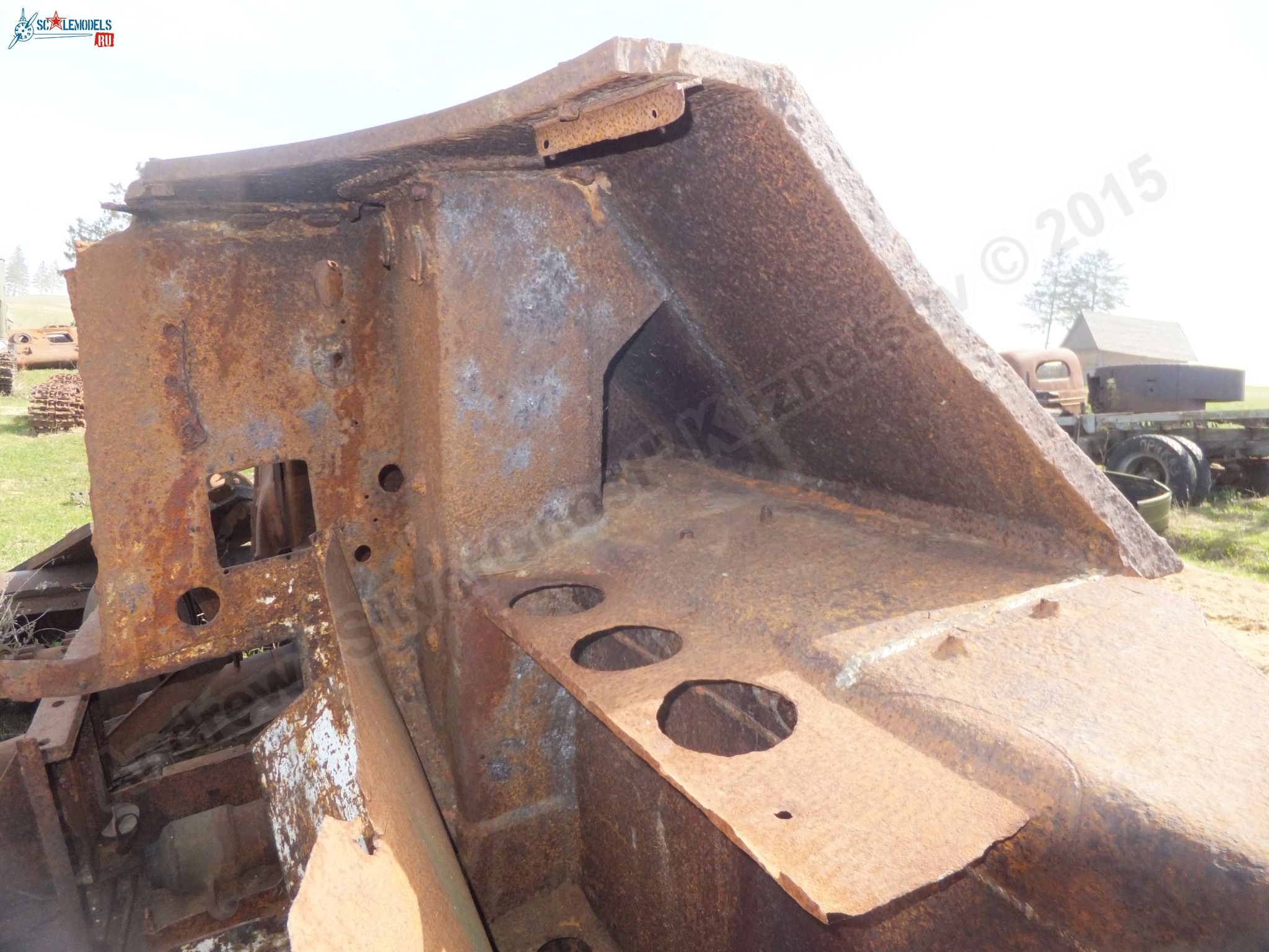 Damaged_T-34_0035.jpg