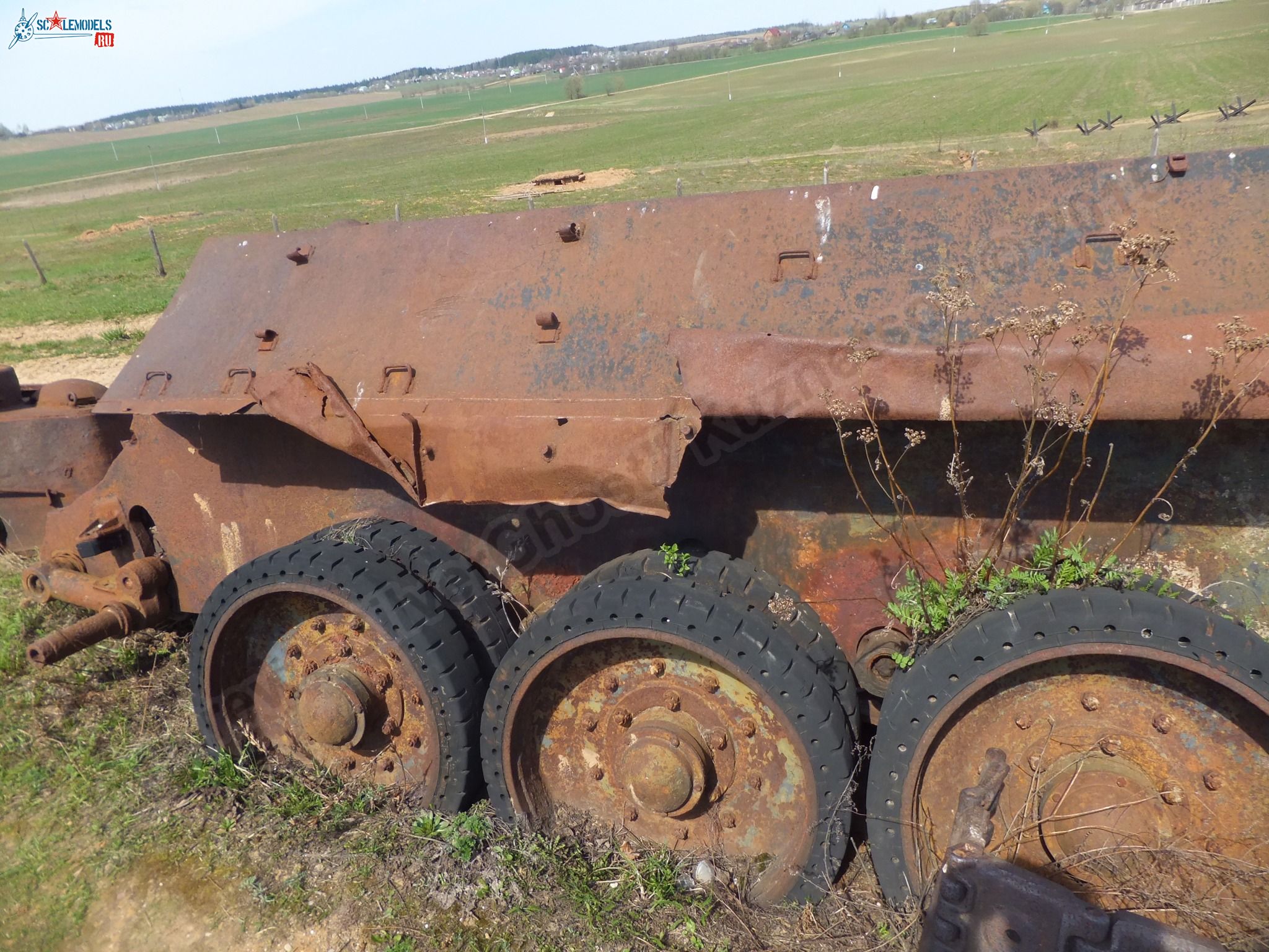 Damaged_T-34_0042.jpg