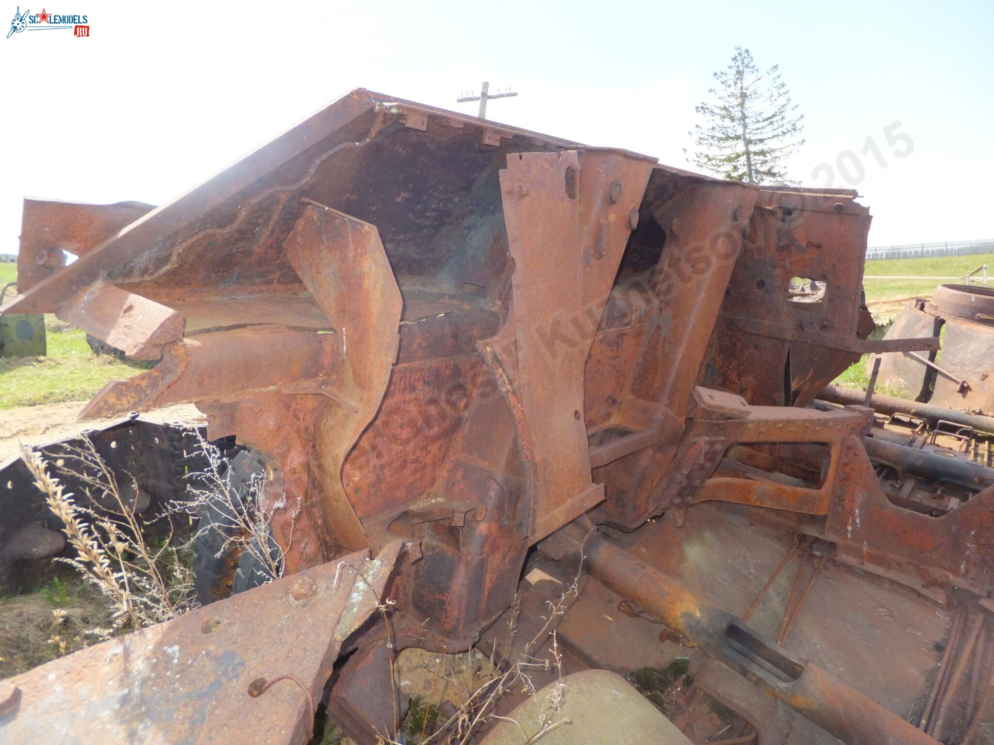 Damaged_T-34_0049.jpg