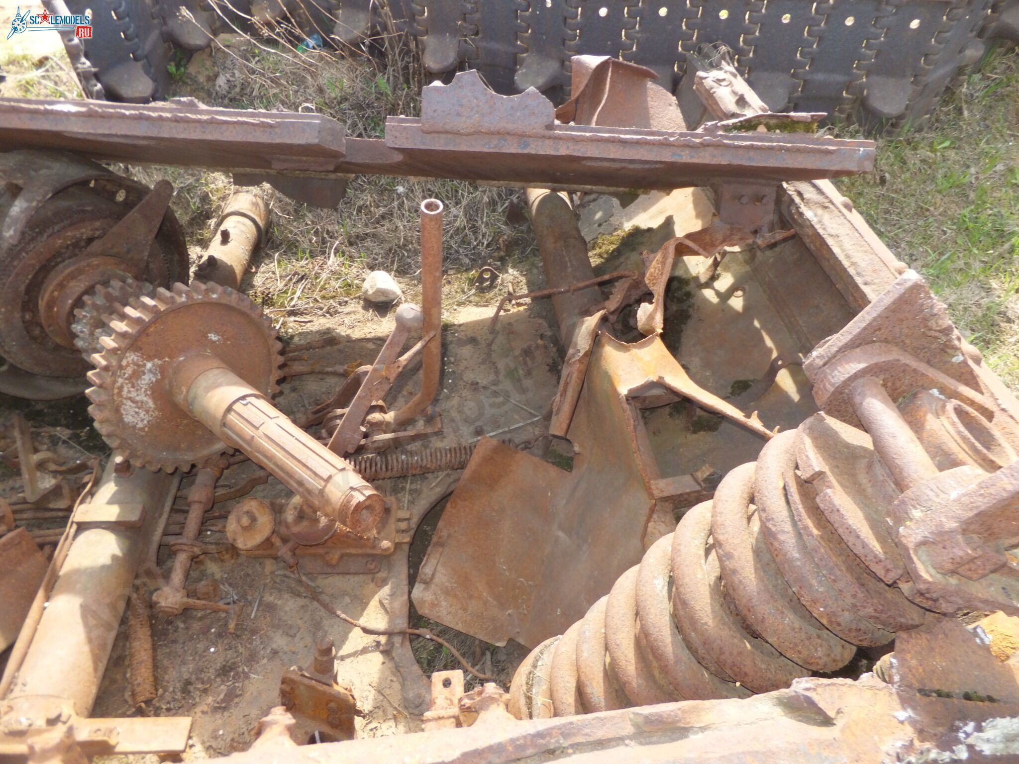 Damaged_T-34_0058.jpg