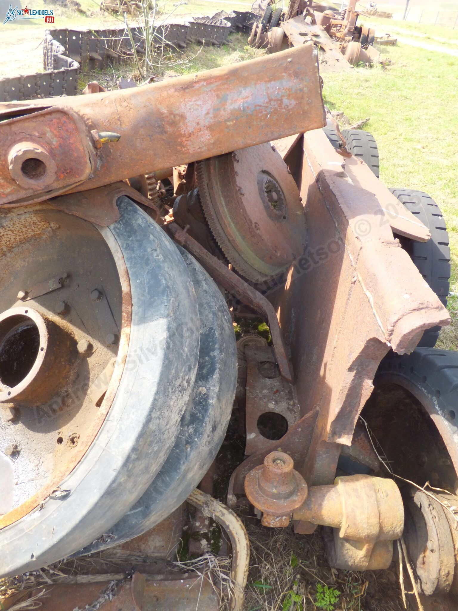 Damaged_T-34_0061.jpg