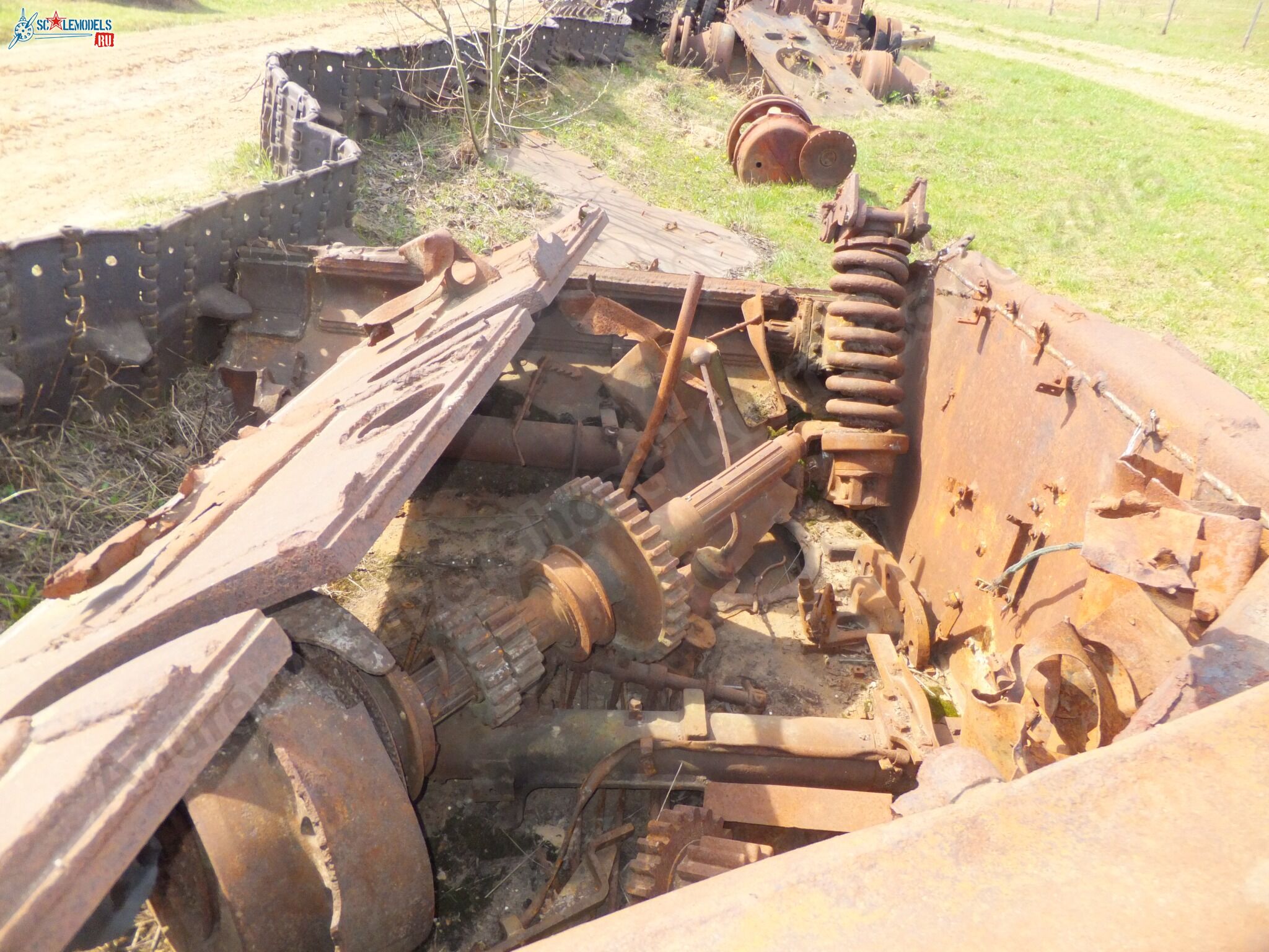 Damaged_T-34_0065.jpg