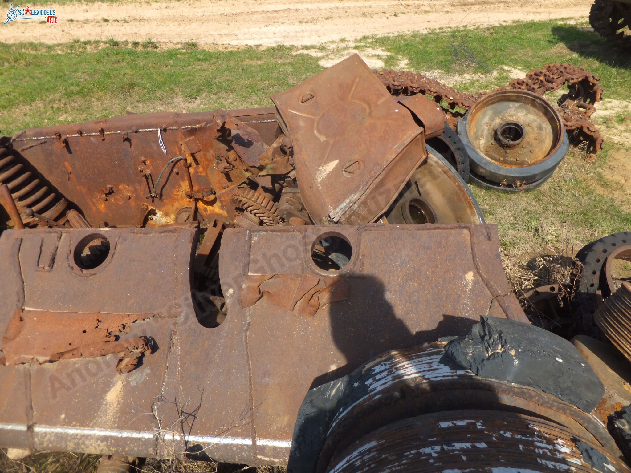 Damaged_T-34_0068.jpg