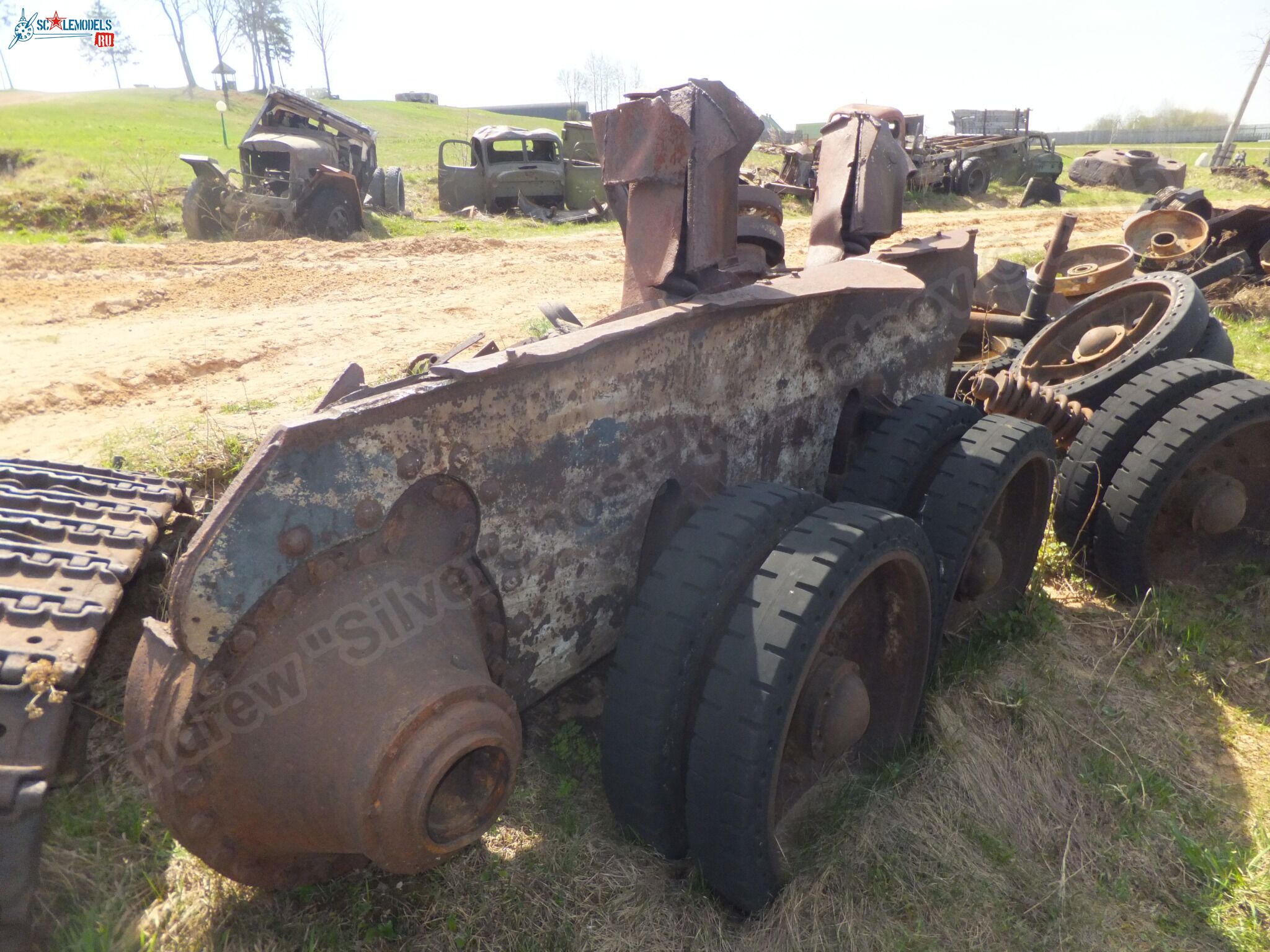 Damaged_T-34_0075.jpg