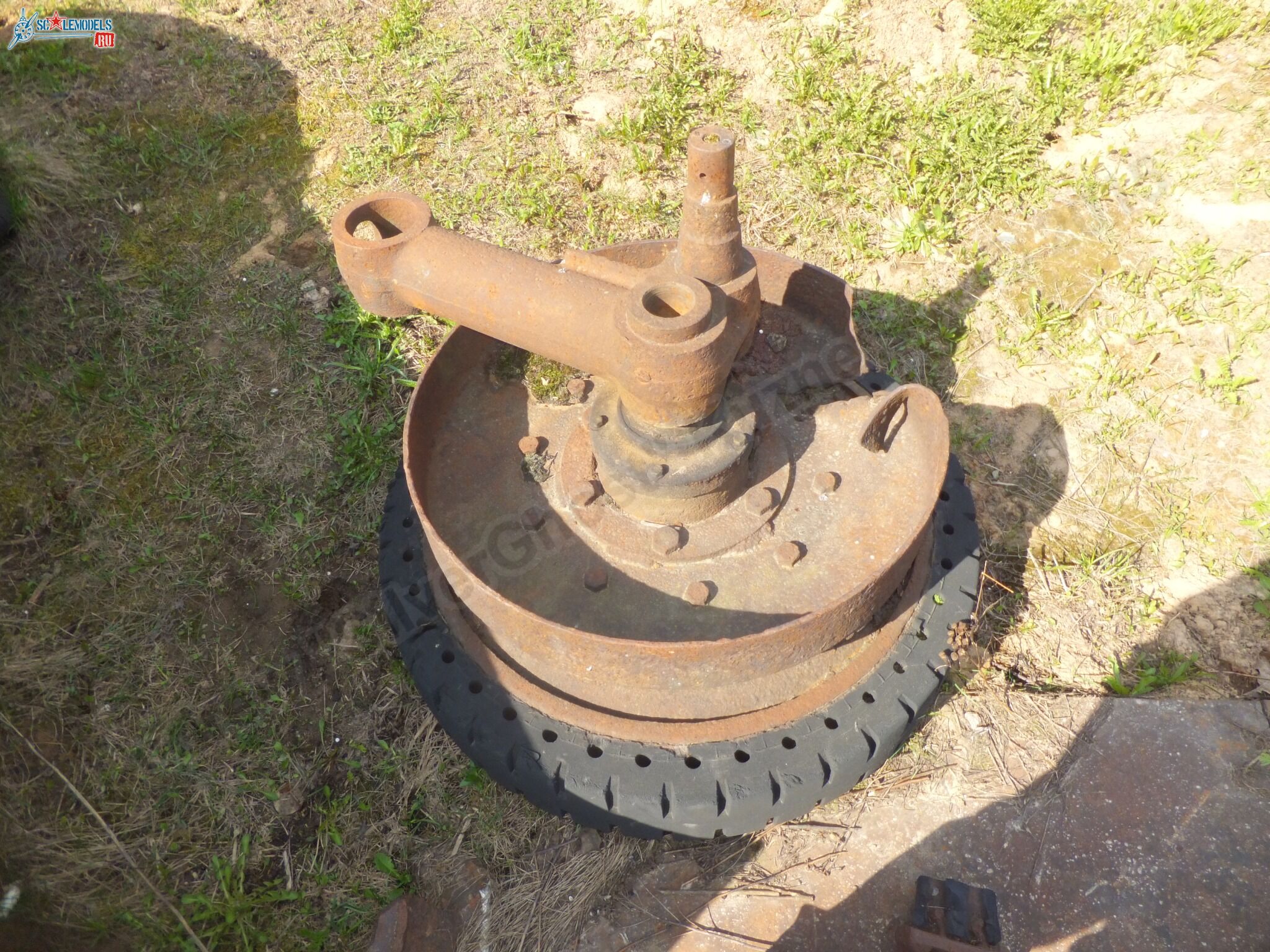 Damaged_T-34_0088.jpg