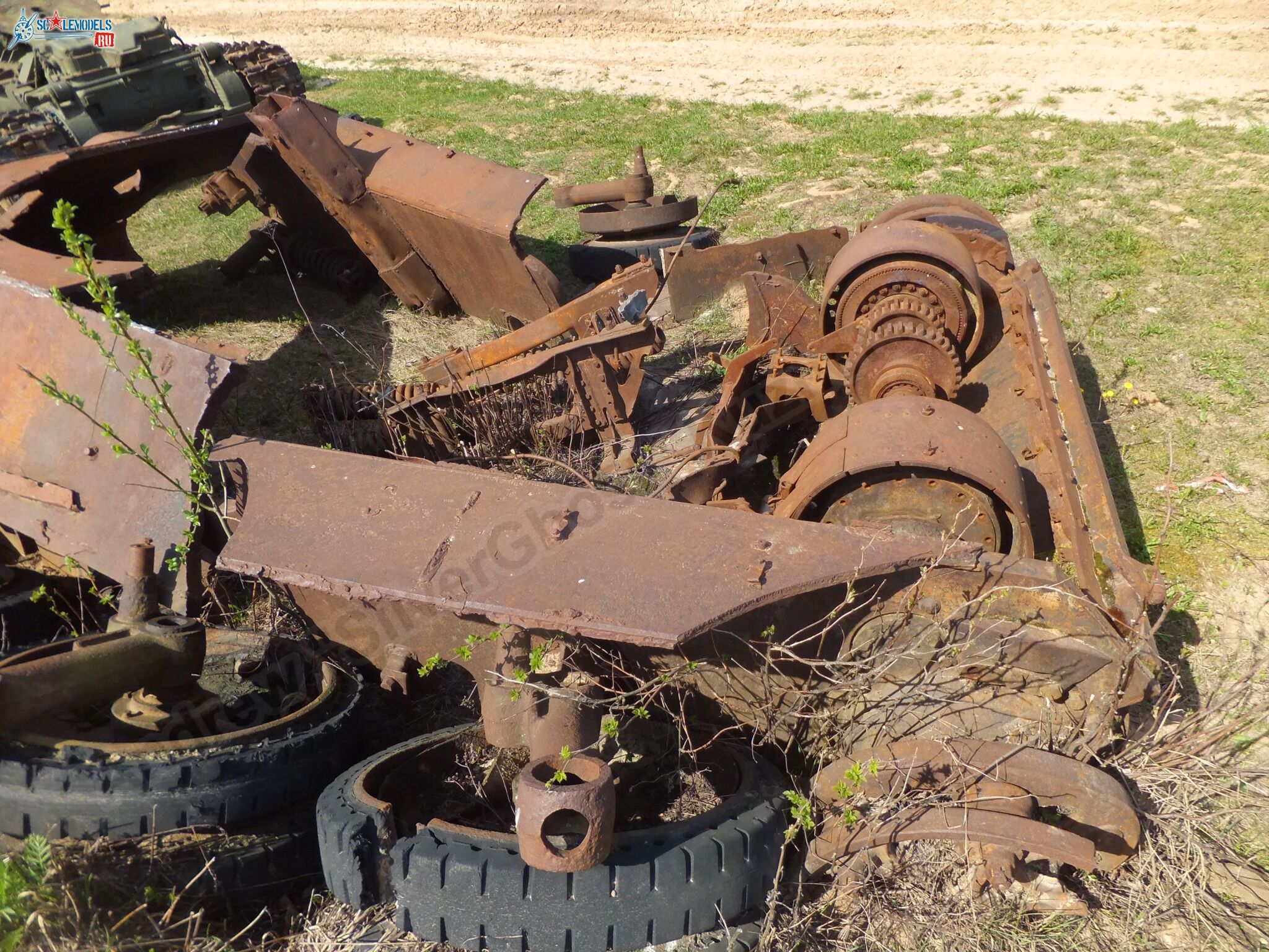 Damaged_T-34_0094.jpg