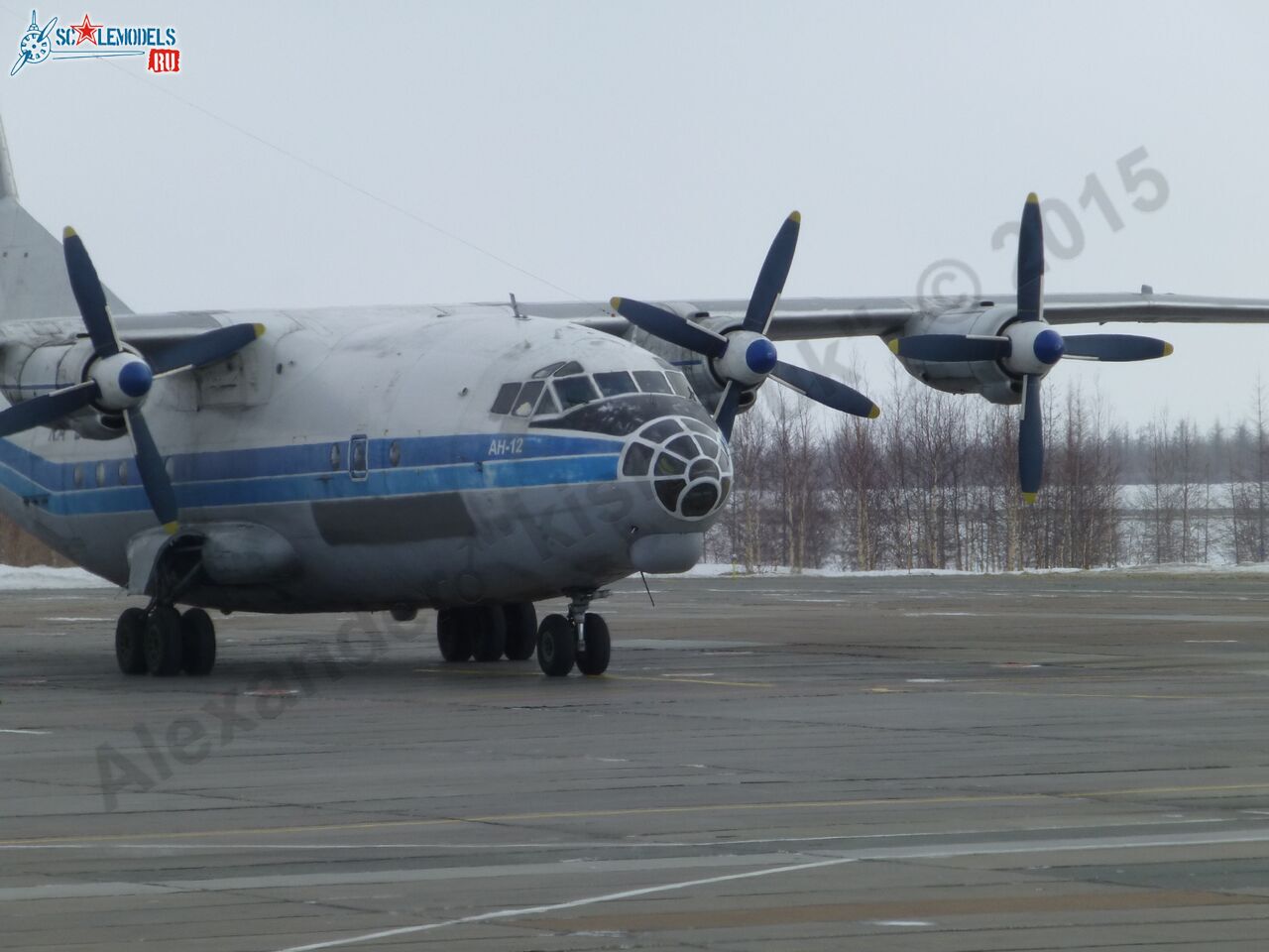 An-12_RA-93913_0004.jpg