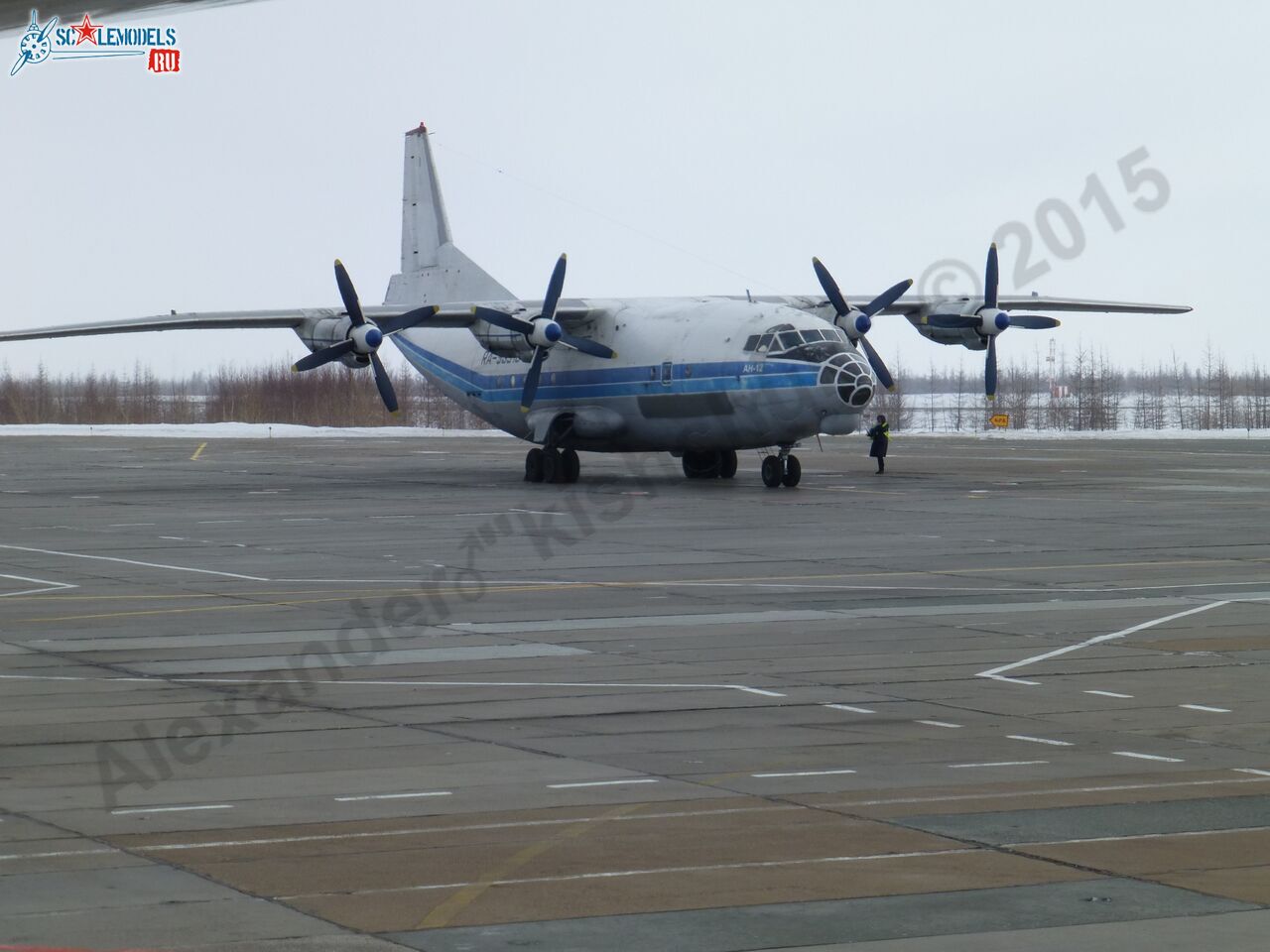 An-12_RA-93913_0005.jpg