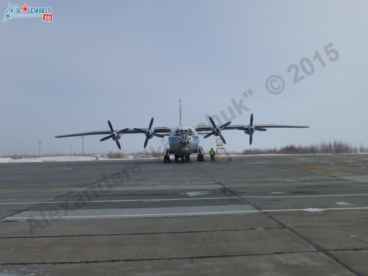 An-12_RA-93913_0009.jpg