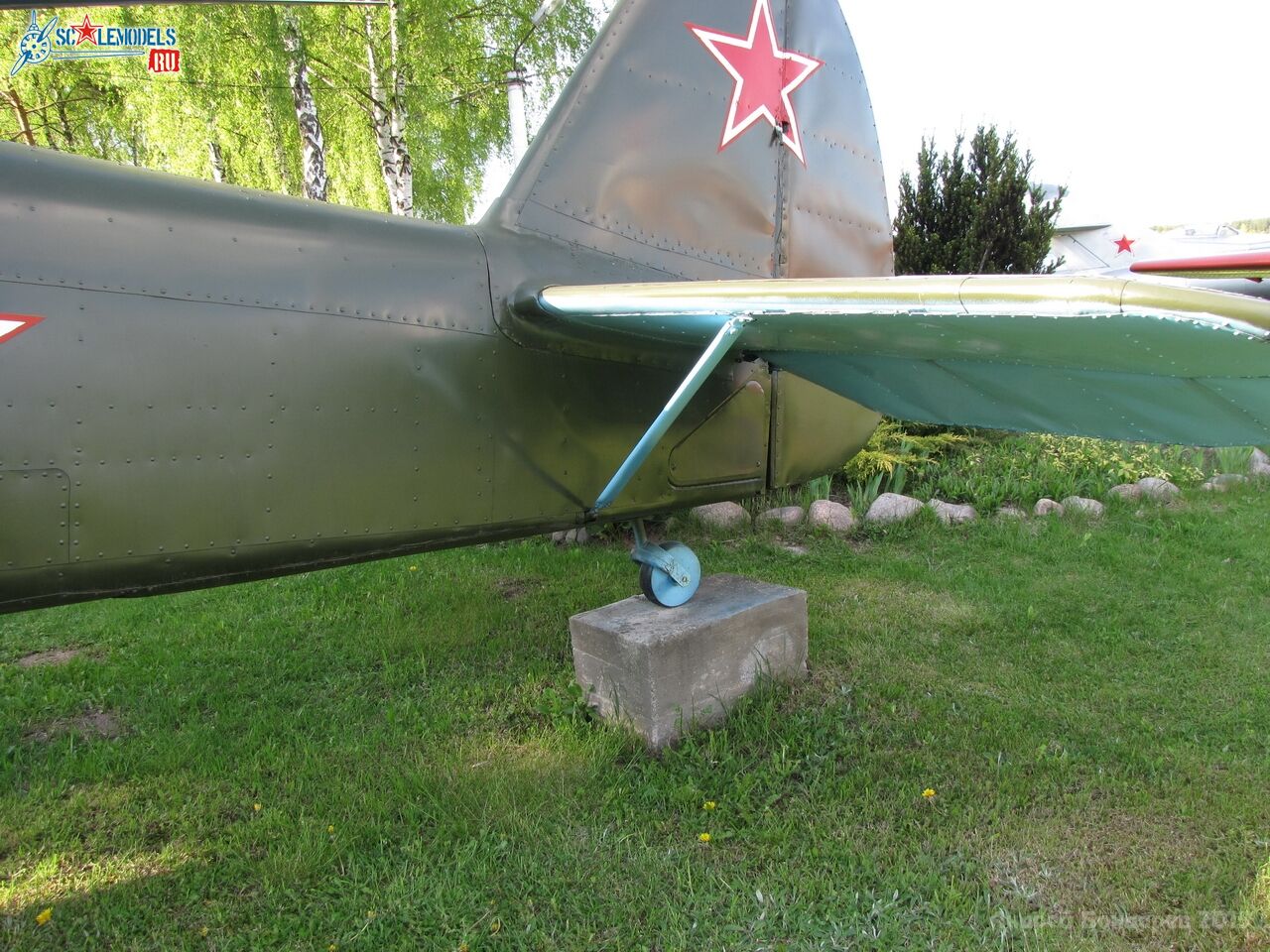 19_Yak-18-1.jpg