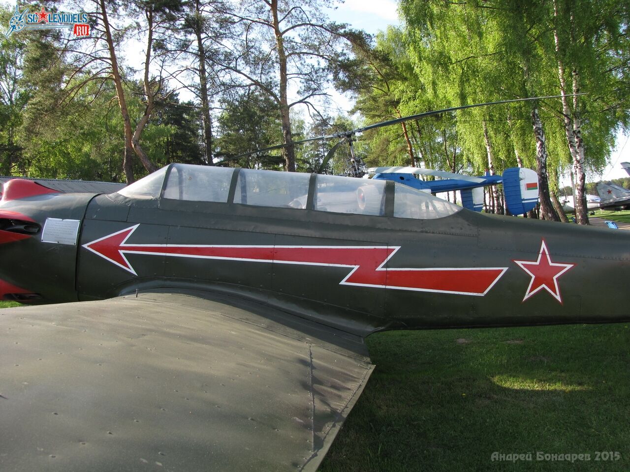 21_Yak-18-1.jpg