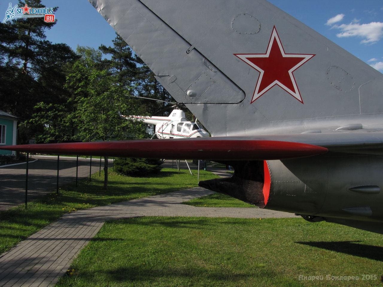 0108_MiG-19P.JPG