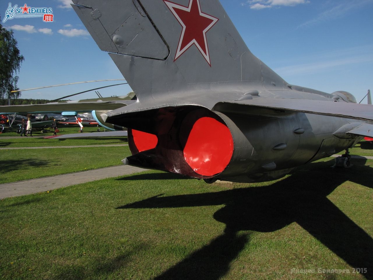 0109_MiG-19P.JPG