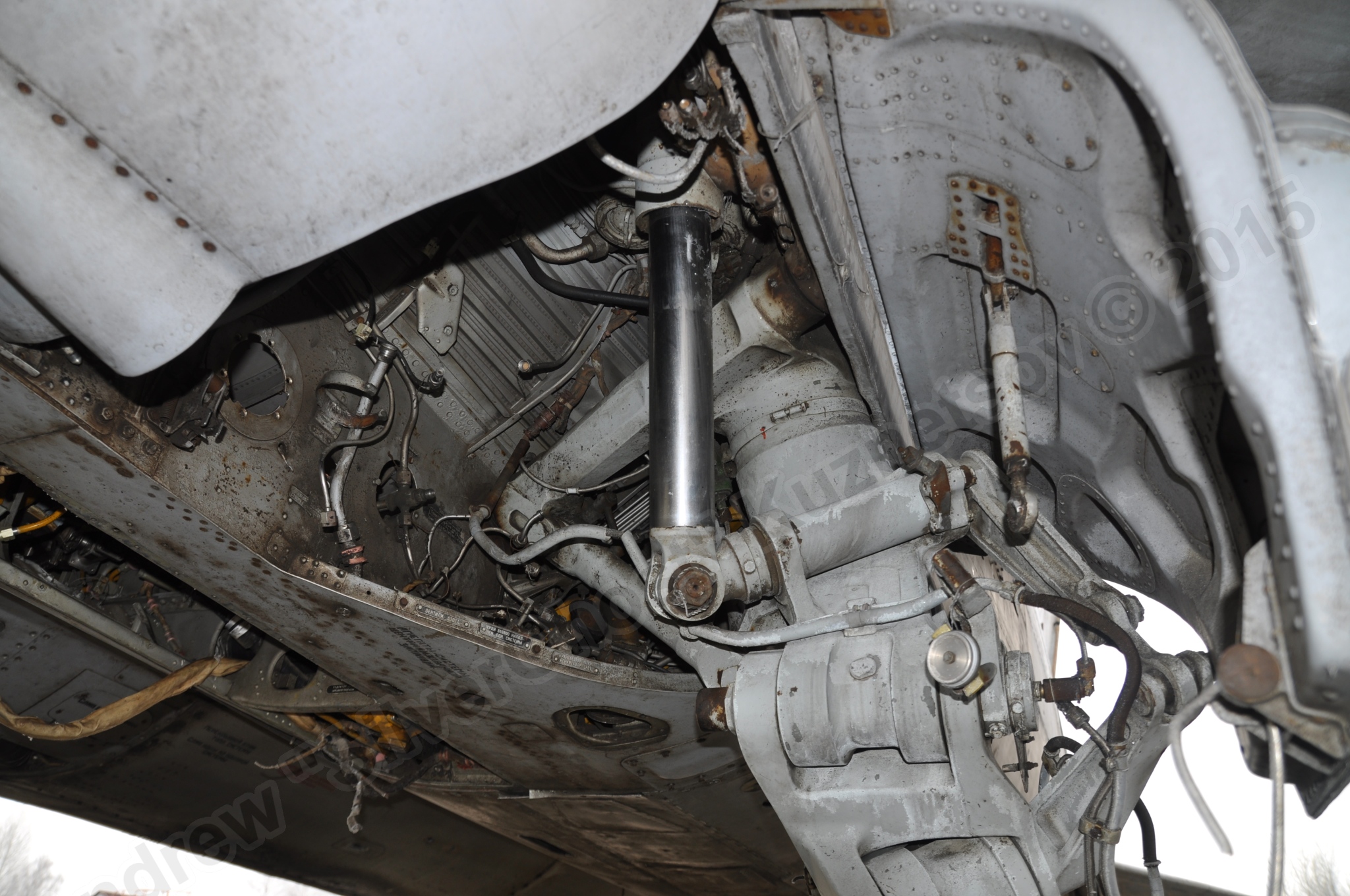 MiG-25PU_undercarriage_0021.jpg