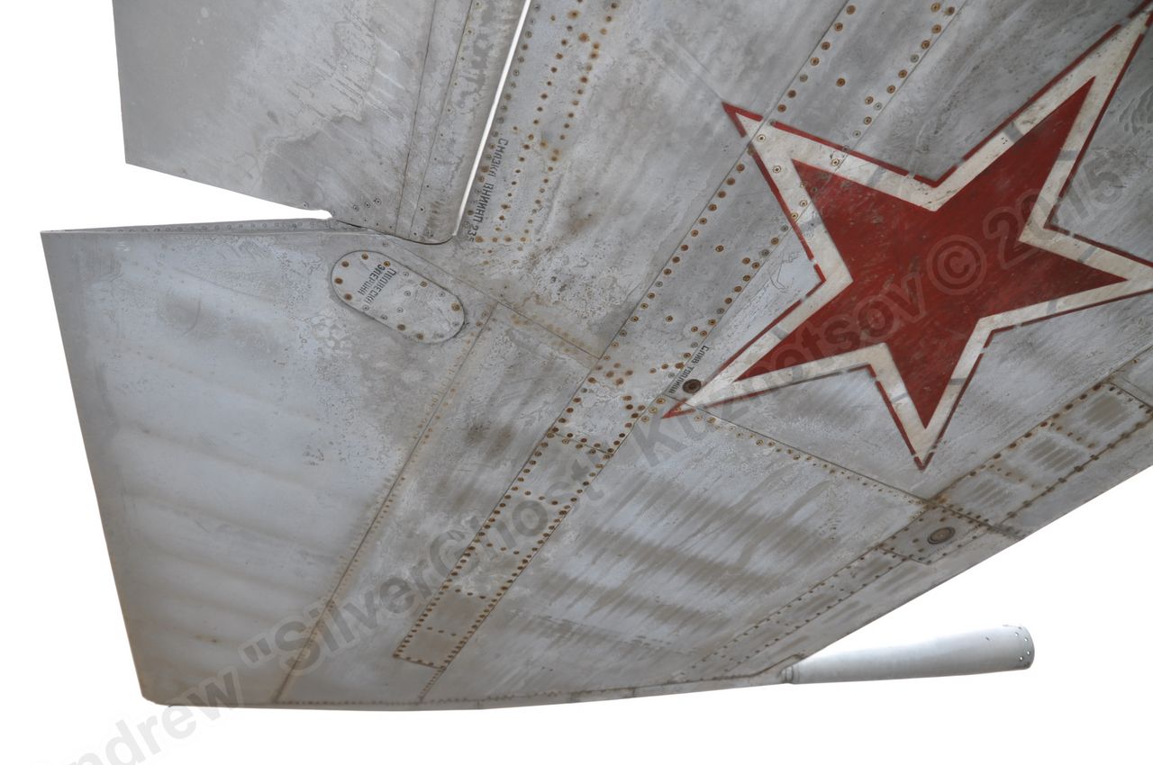 MiG-25PU_undercarriage_0045.jpg