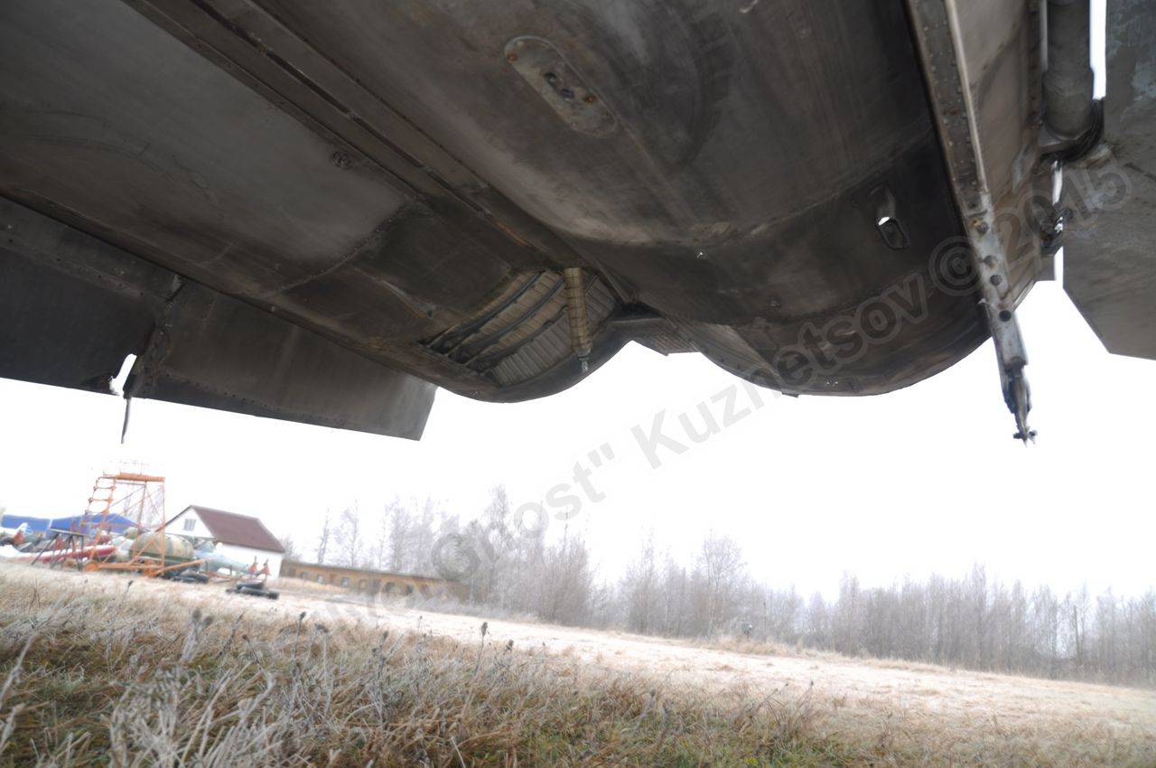 MiG-25PU_undercarriage_0058.jpg