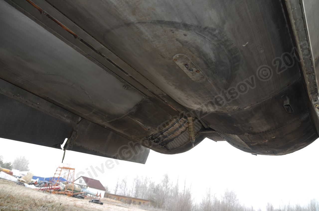 MiG-25PU_undercarriage_0059.jpg