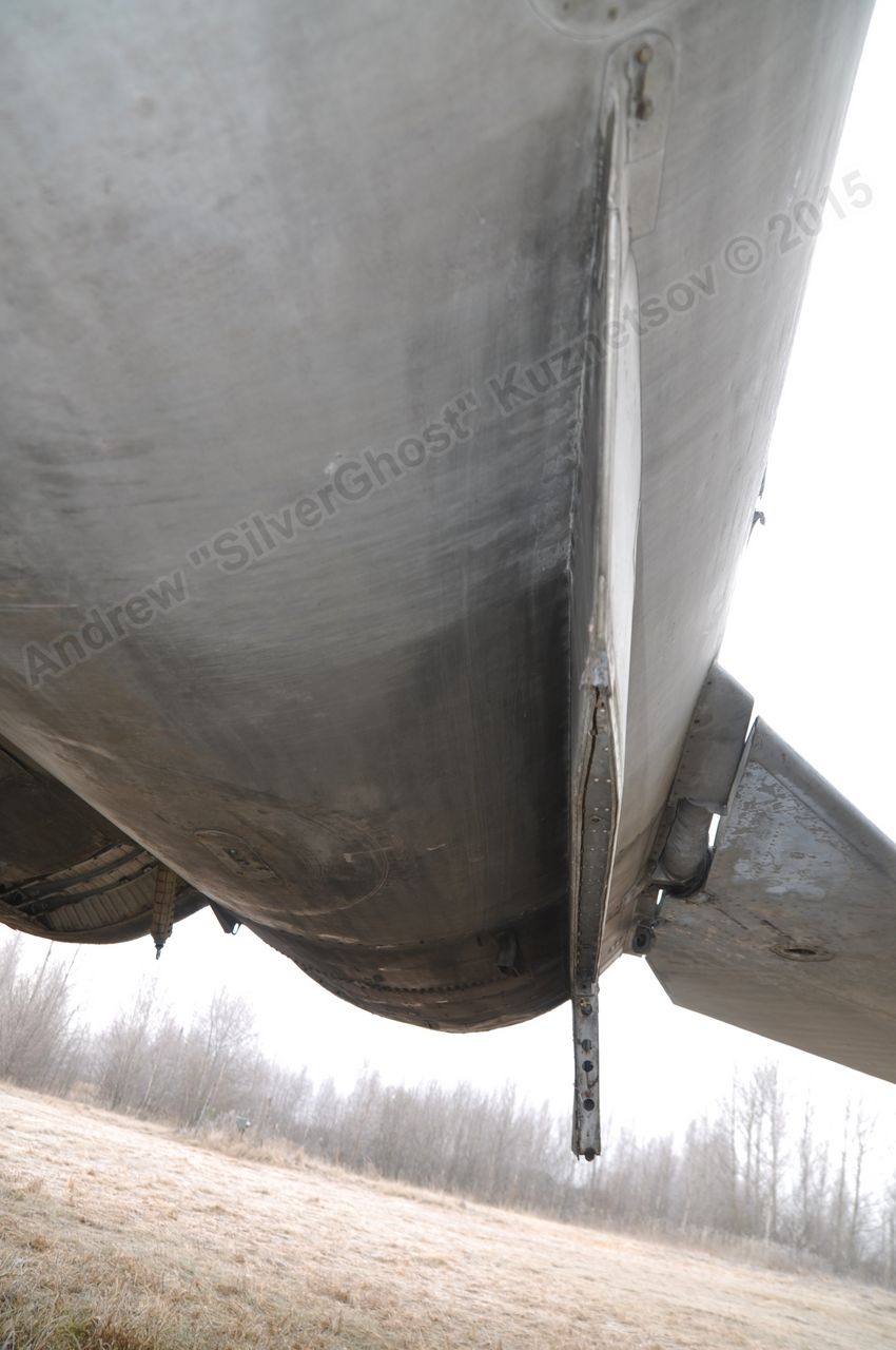 MiG-25PU_undercarriage_0060.jpg