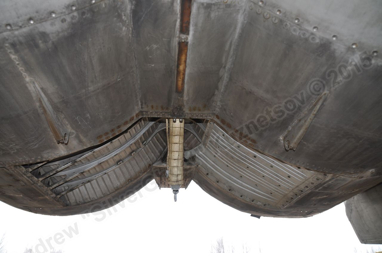 MiG-25PU_undercarriage_0065.jpg