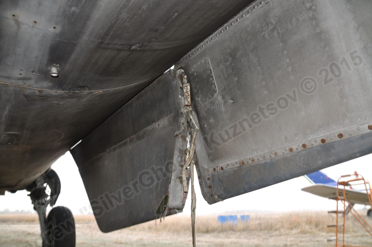 MiG-25PU_undercarriage_0074.jpg