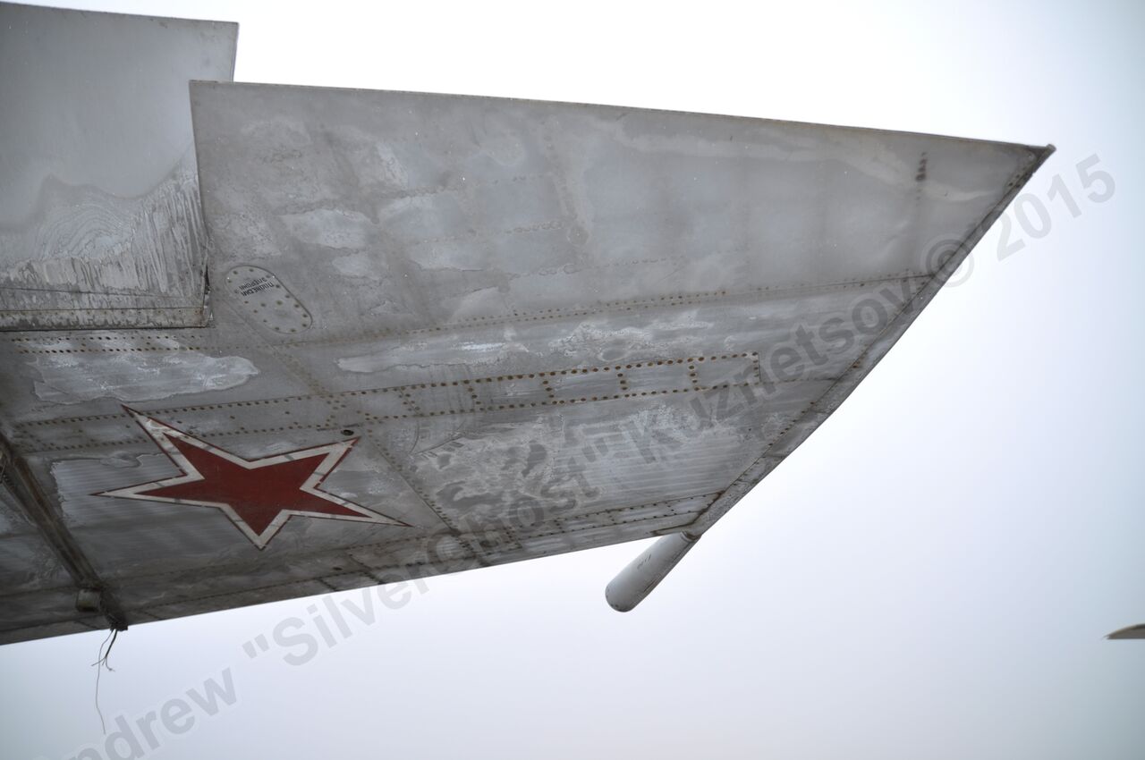 MiG-25PU_undercarriage_0075.jpg