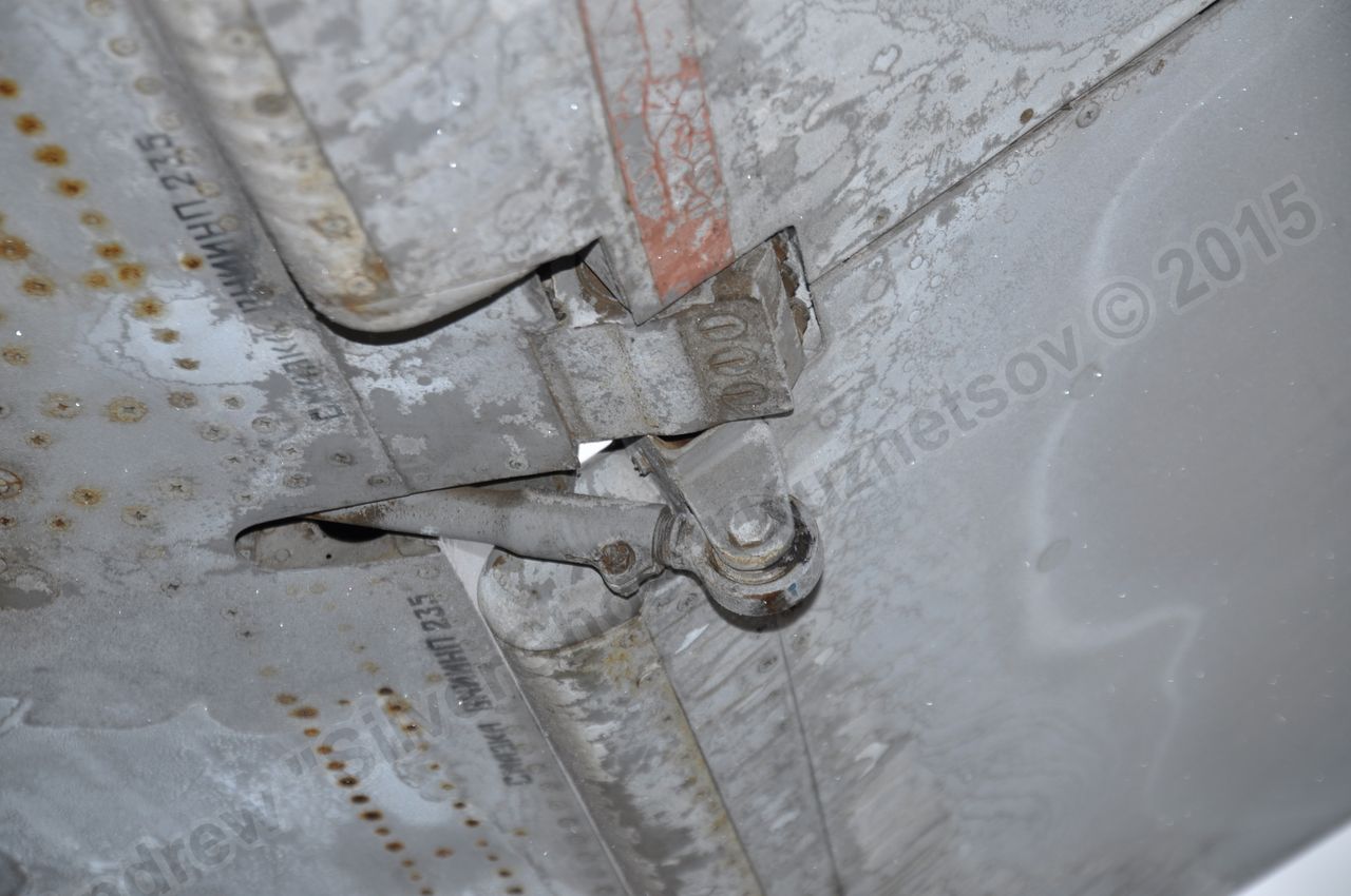 MiG-25PU_undercarriage_0079.jpg