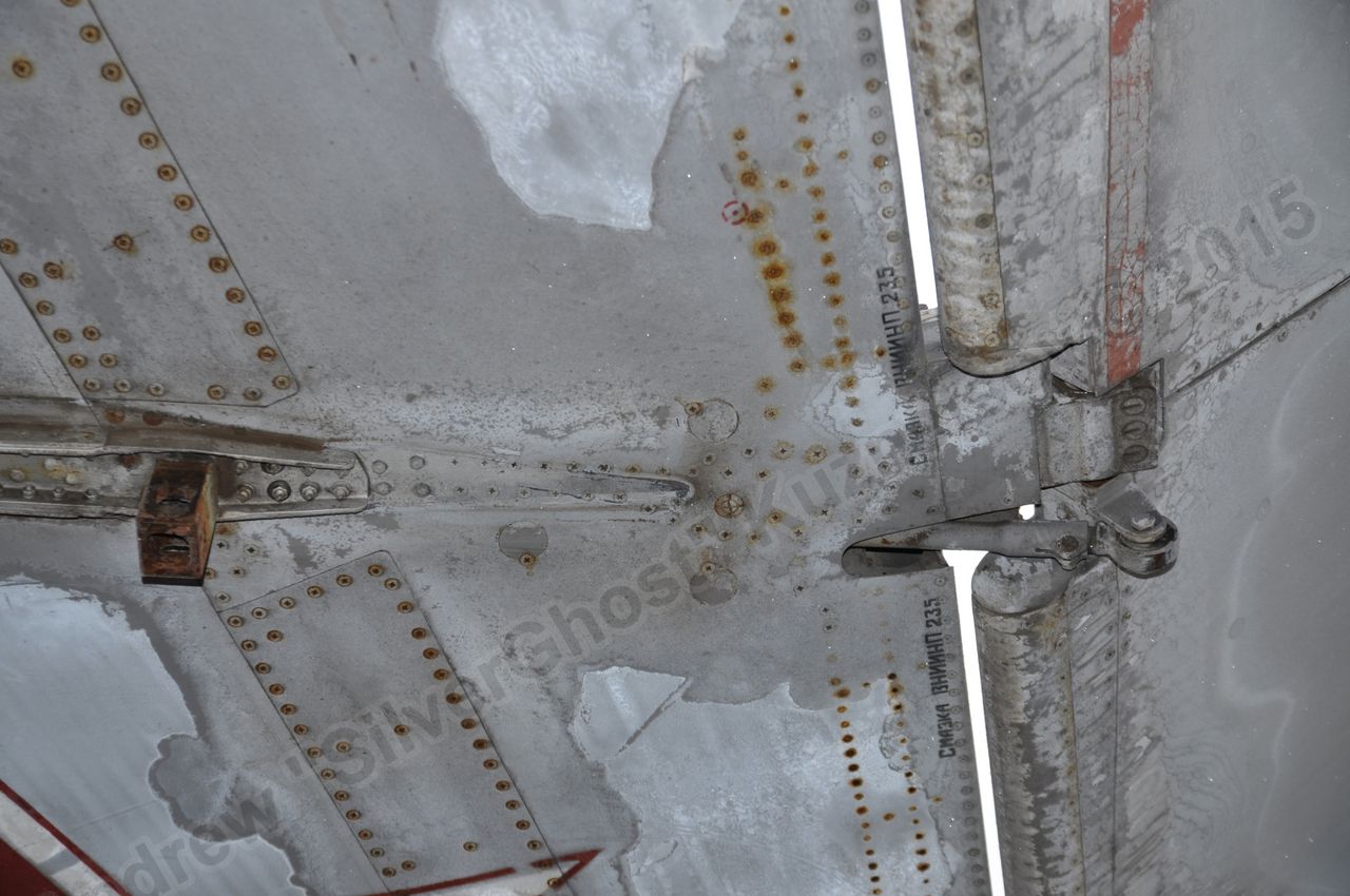 MiG-25PU_undercarriage_0080.jpg