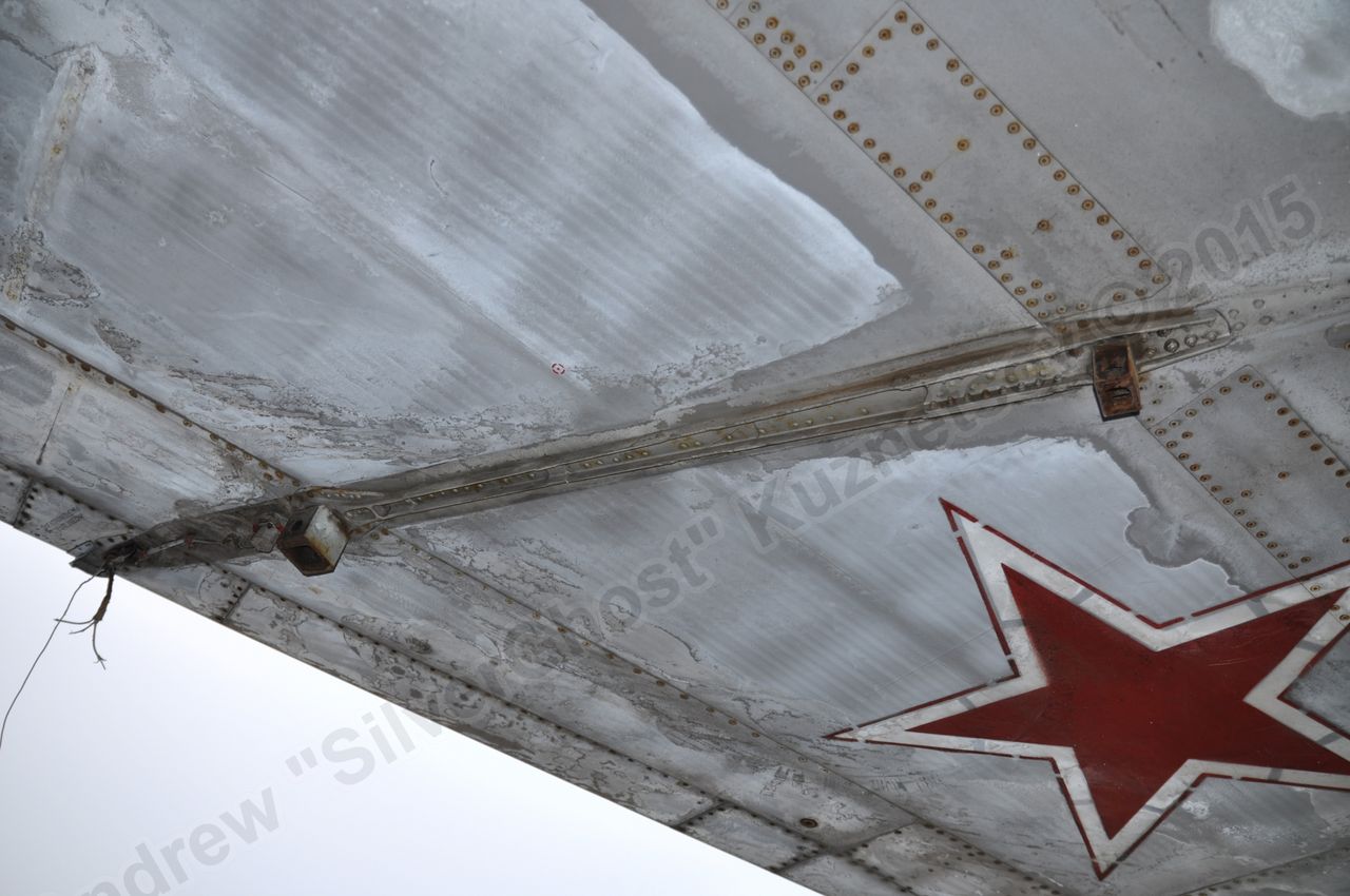 MiG-25PU_undercarriage_0081.jpg