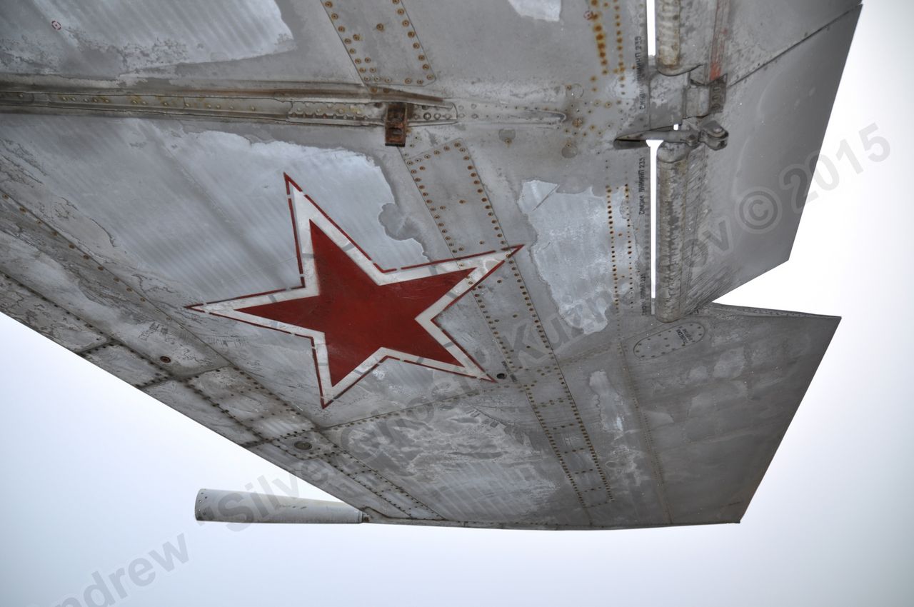 MiG-25PU_undercarriage_0082.jpg