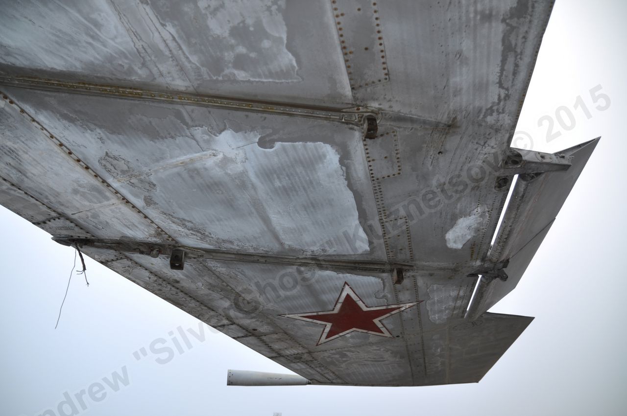 MiG-25PU_undercarriage_0083.jpg