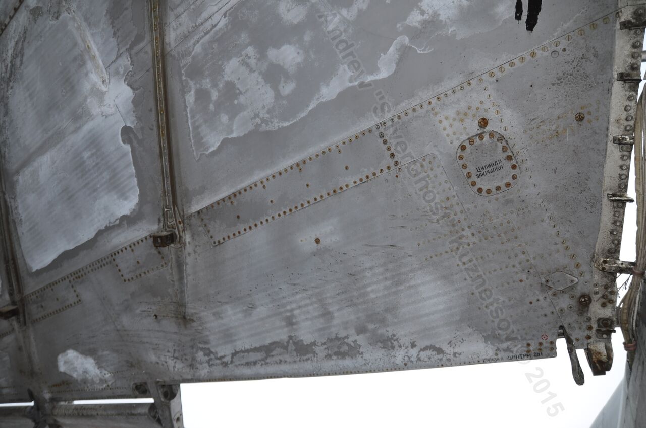 MiG-25PU_undercarriage_0088.jpg