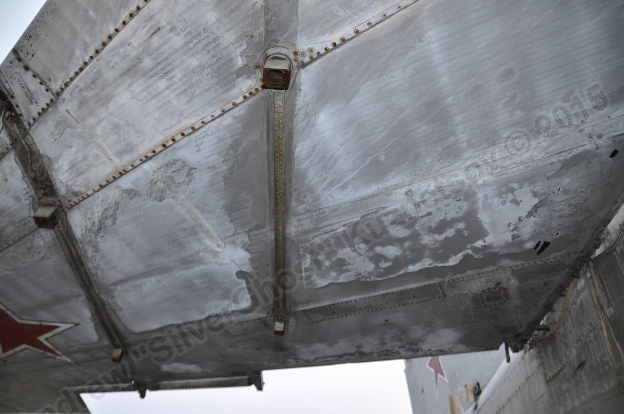 MiG-25PU_undercarriage_0092.jpg